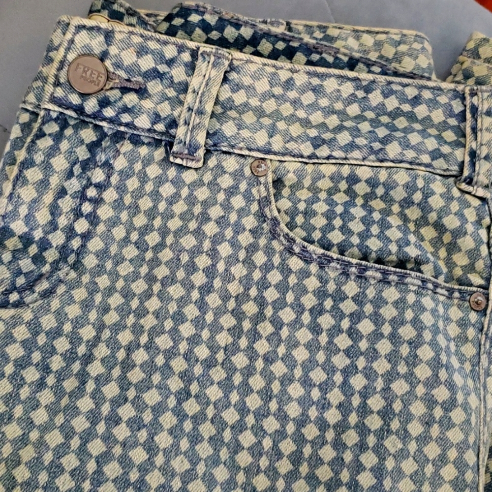 Free People Distressed Blue Diamond Jeans 29 61855-16515125